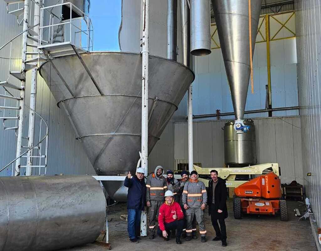 Finalizó el montaje del secador spray para Naturovos en Brasil