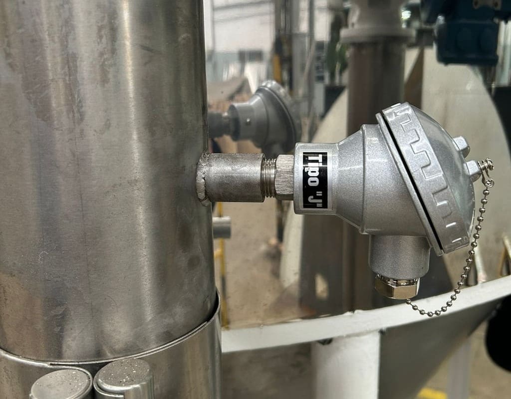 Conocé qué representan la temperatura de entrada y la temperatura de salida en un proceso de secado spray, por qué no significan lo mismo y cómo influyen en la operación.